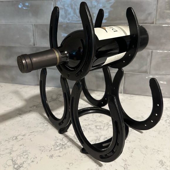 🎉HP🎉 Horseshoe Wine Rack - Picture 1 of 4
